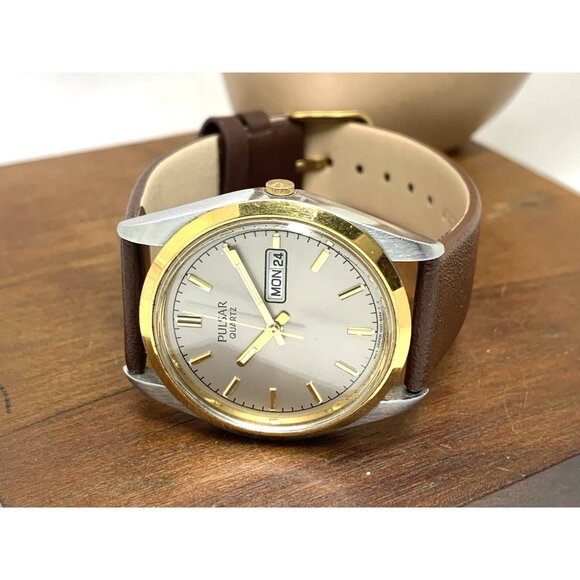 Pulsar Men's Watch V533-8A50 Vintage Quartz Silver Dial Day Date Brown Leather - Picture 8 of 14